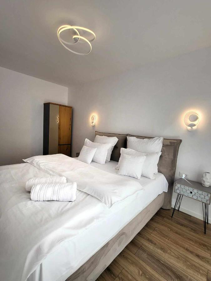 Sika Sunny Garden Apartment Arad Eksteriør bilde