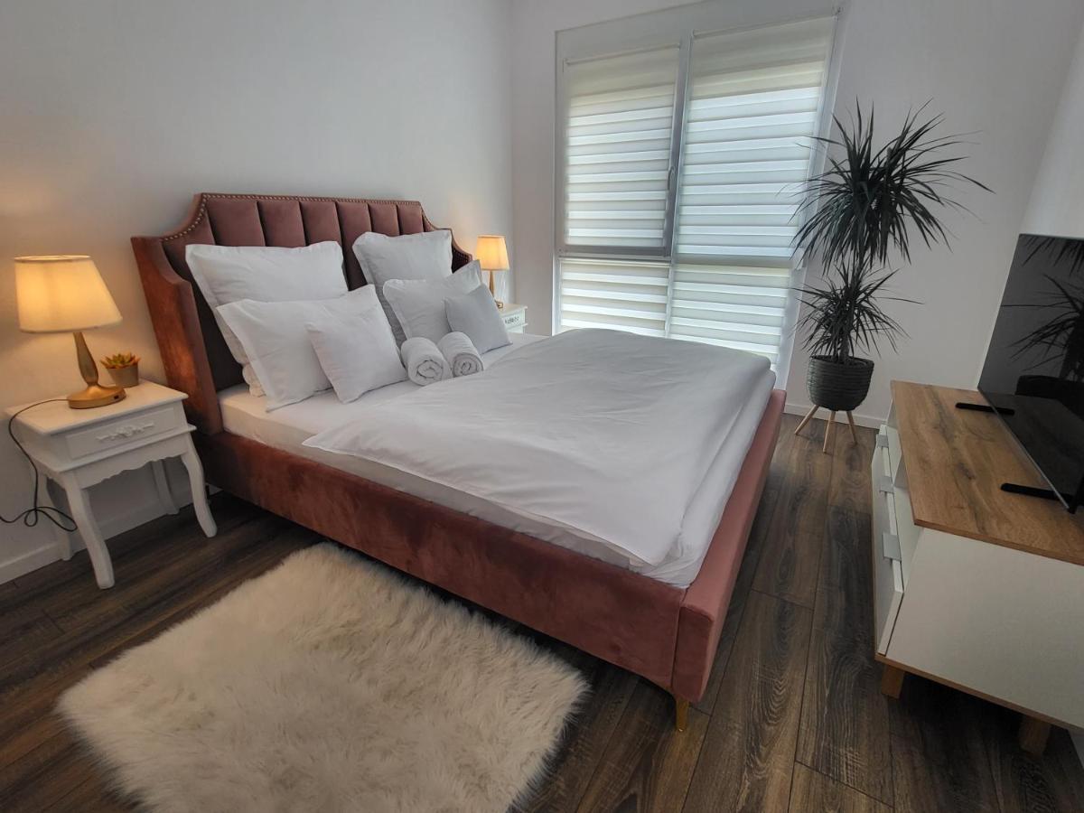 Sika Sunny Garden Apartment Arad Eksteriør bilde