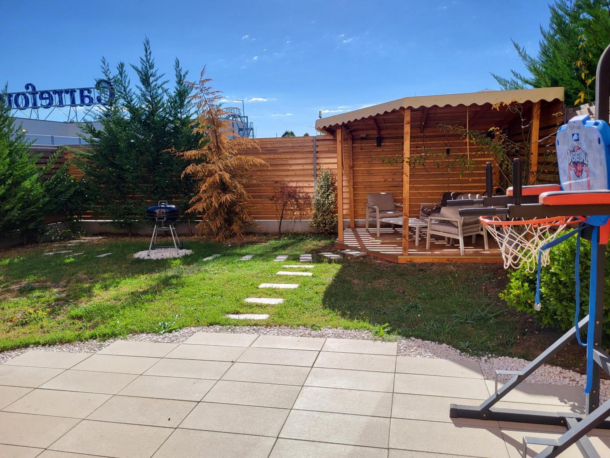Sika Sunny Garden Apartment Arad Eksteriør bilde